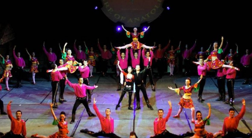 Orient Night Club Dans Grubu Gösterisi